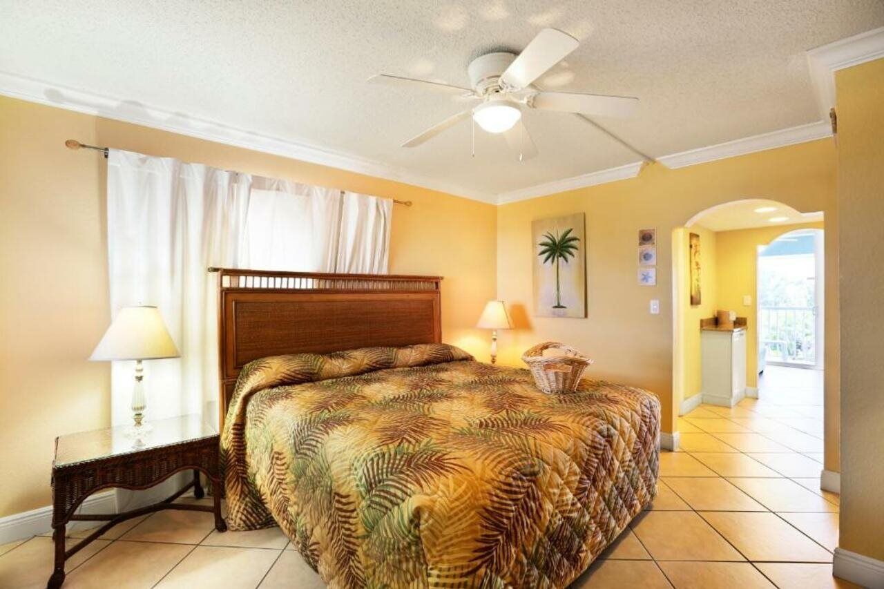 Barefoot Beach Club St. Pete Beach Esterno foto