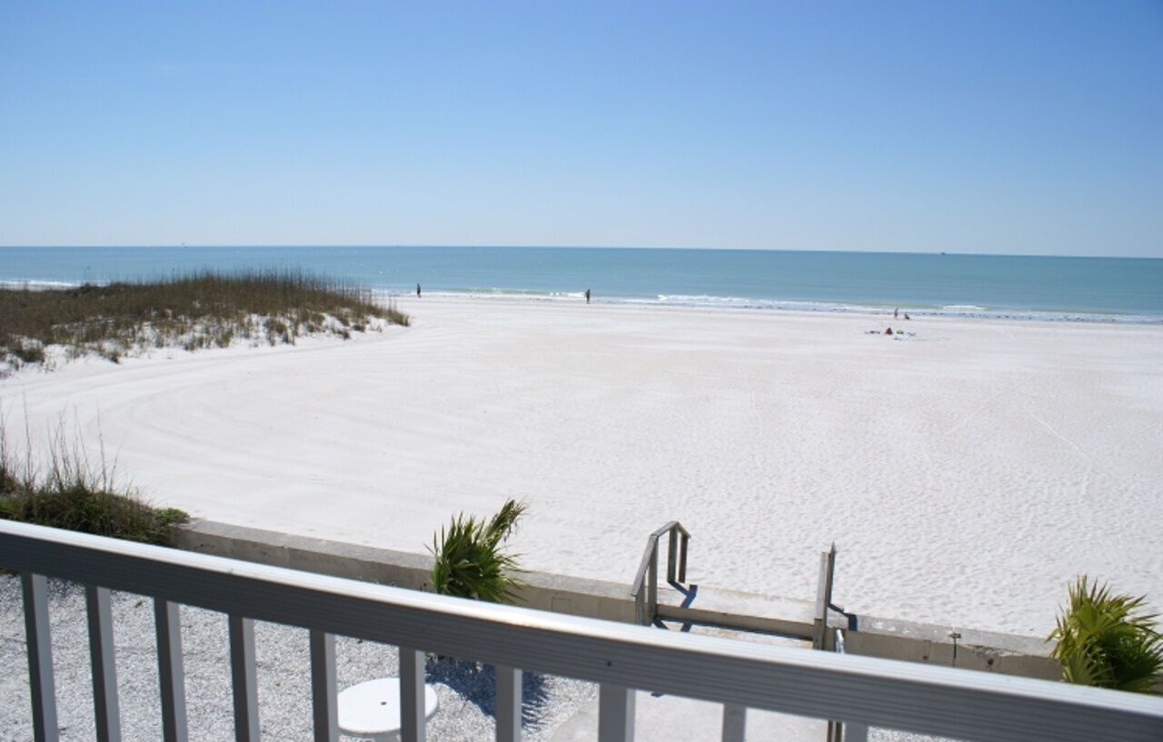 Barefoot Beach Club St. Pete Beach Esterno foto